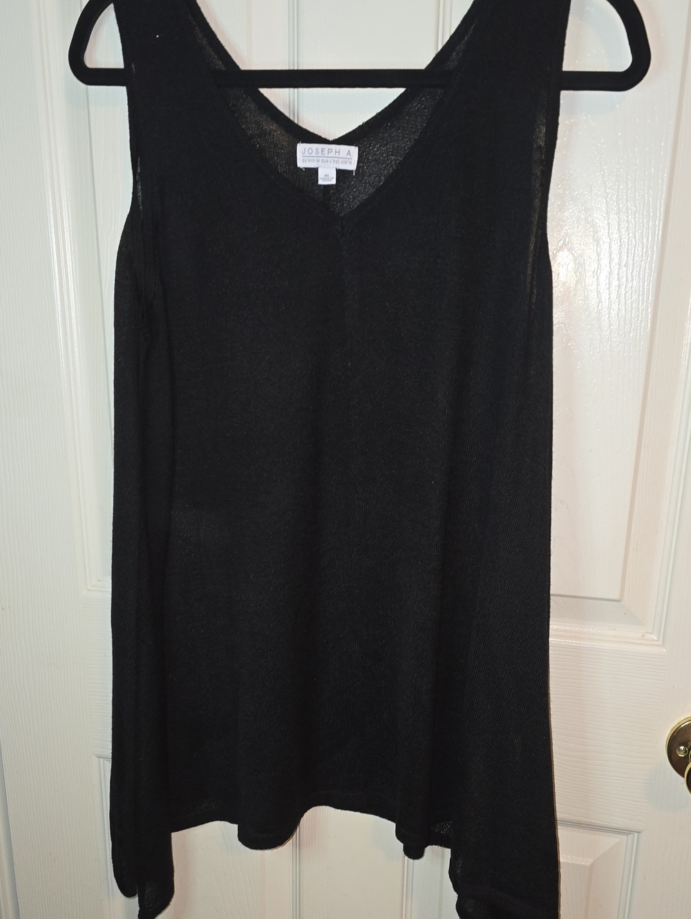 Joseph A Black Knit V-Neck Sleeveless Top